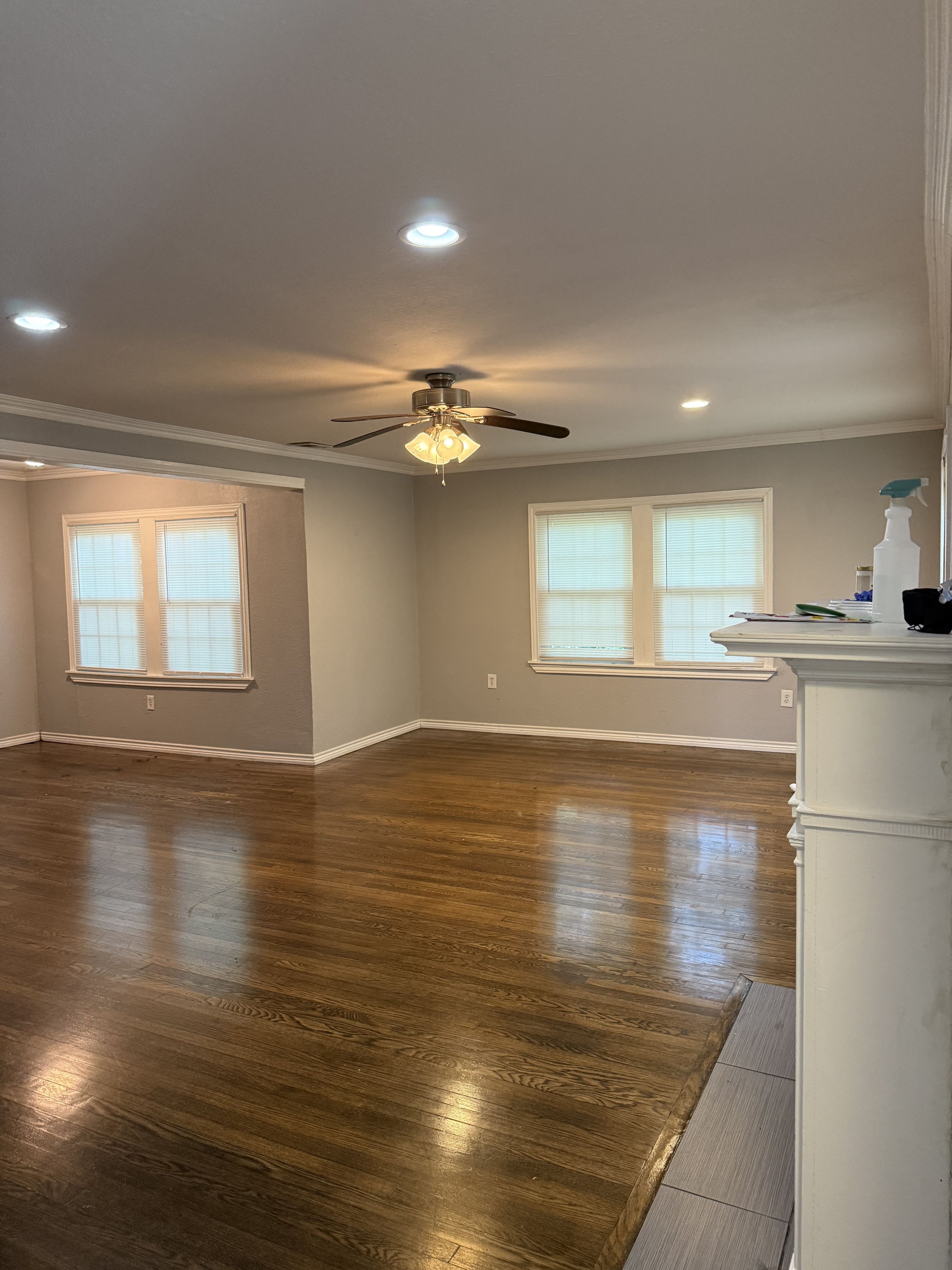 1602 N Lockhart