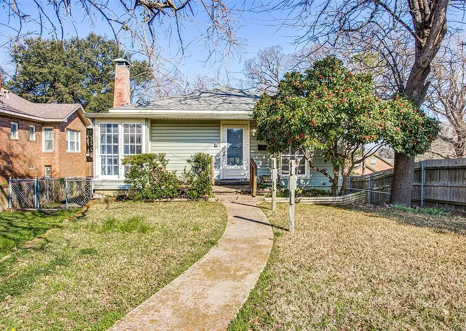 1113 W Walker