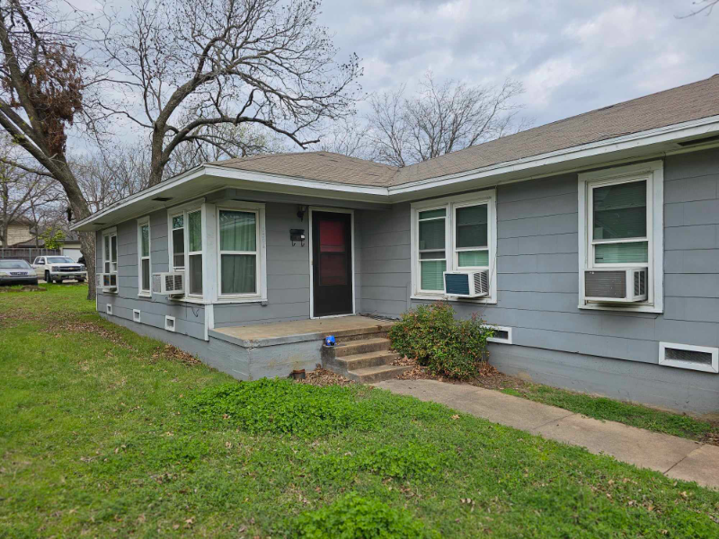 1306 N Travis St